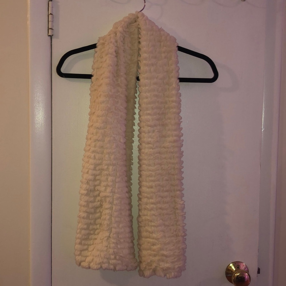 Scarf - Picture 2 of 6